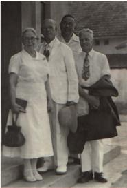 W.F. Offiler met F.G. van Gessel en zijn vrouw.jpg